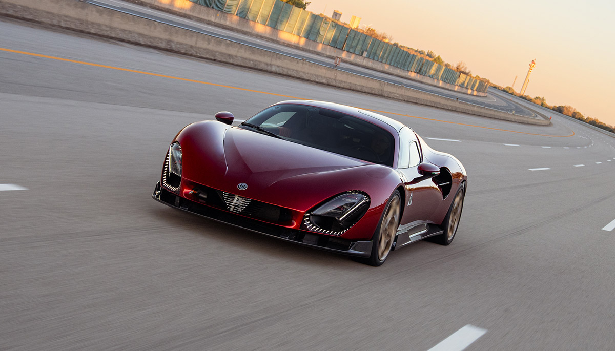 333 km/h pour l’Alfa Romeo 33 Stradale sur le circuit de Nardò