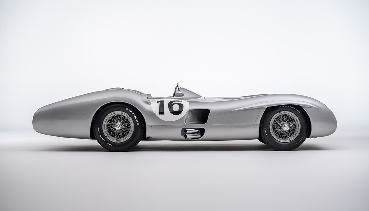 L’incroyable Mercedes-Benz W 196 R Stromlinienwagen de 1954 pilotée par Moss et Fangio