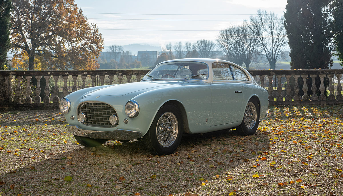 Une rarissime Ferrari 212/225 Export par Vignale à Paris