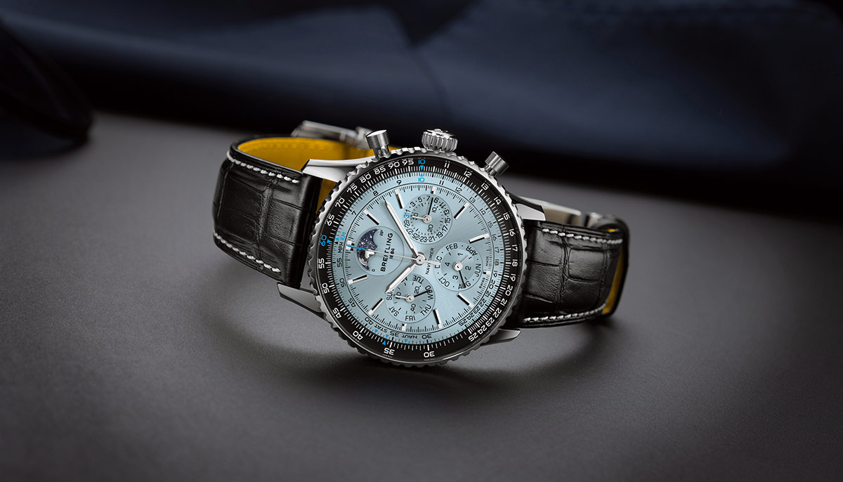 Nouvelle Navitimer B19 Perpetual Calendar Chronograph avec cadran bleu glacier